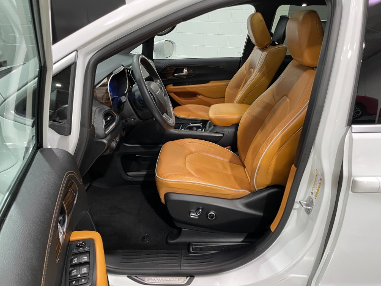 Used-2021-Chrysler-Pacifica-Pinnacle-AWD