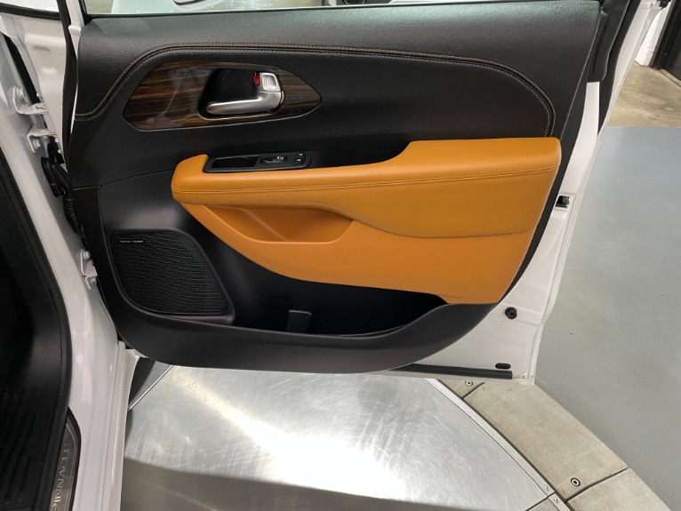 Used-2021-Chrysler-Pacifica-Pinnacle-AWD