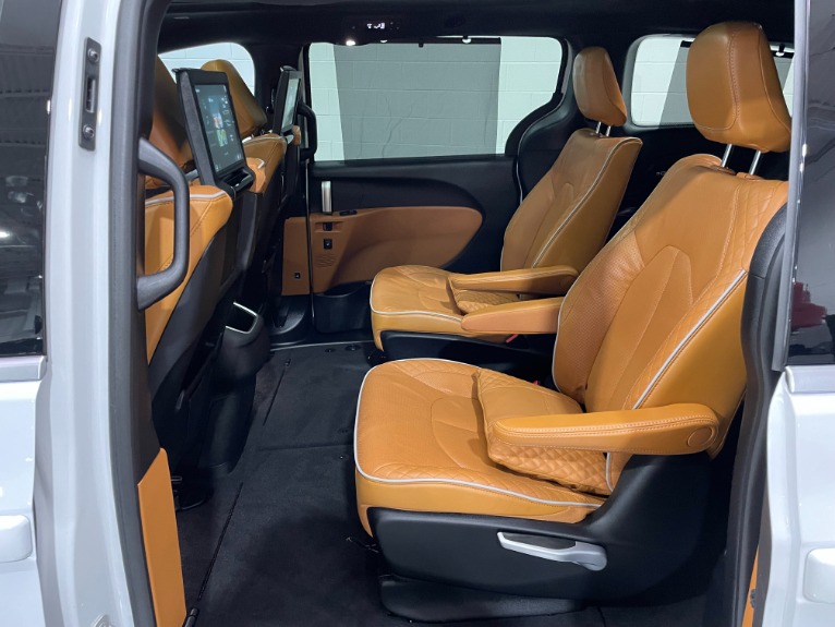 Used-2021-Chrysler-Pacifica-Pinnacle-AWD