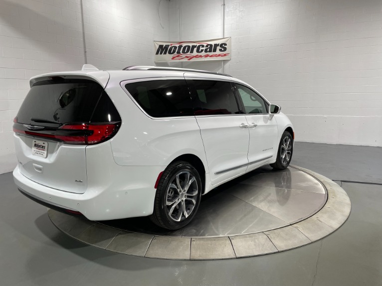 Used-2021-Chrysler-Pacifica-Pinnacle-AWD