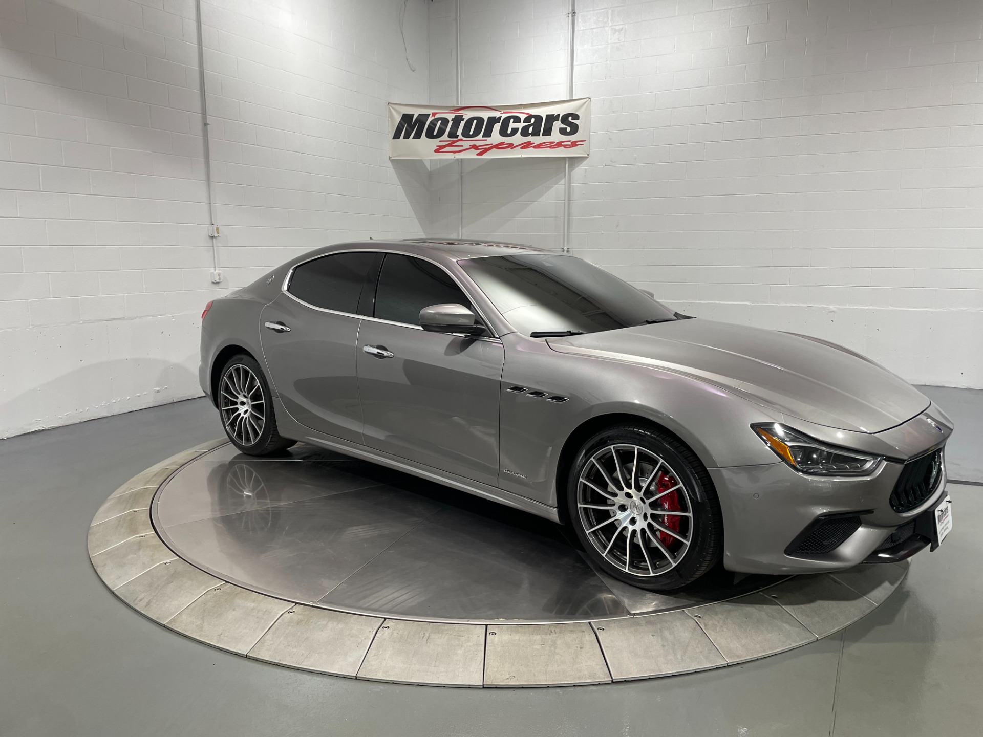 【2025年】エレガントファッションを上品に着 Used 2018 (Sold Sale For GranSport SQ4 Ghibli Maserati 応援グッズ
