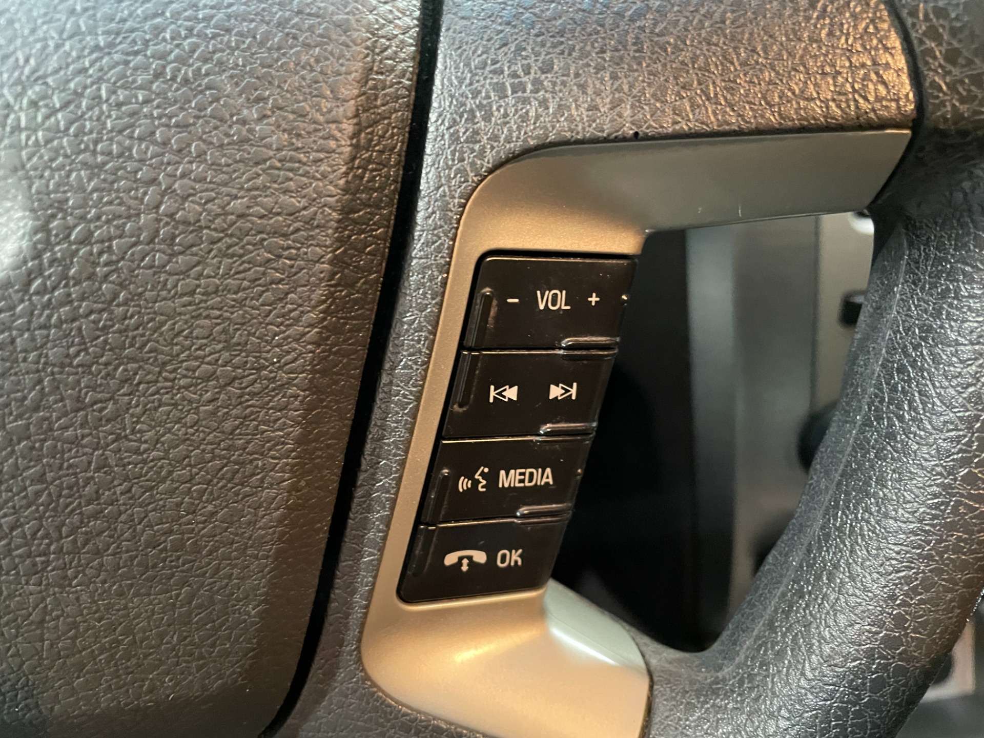 Used-2011-Ford-Fusion-SE-FWD