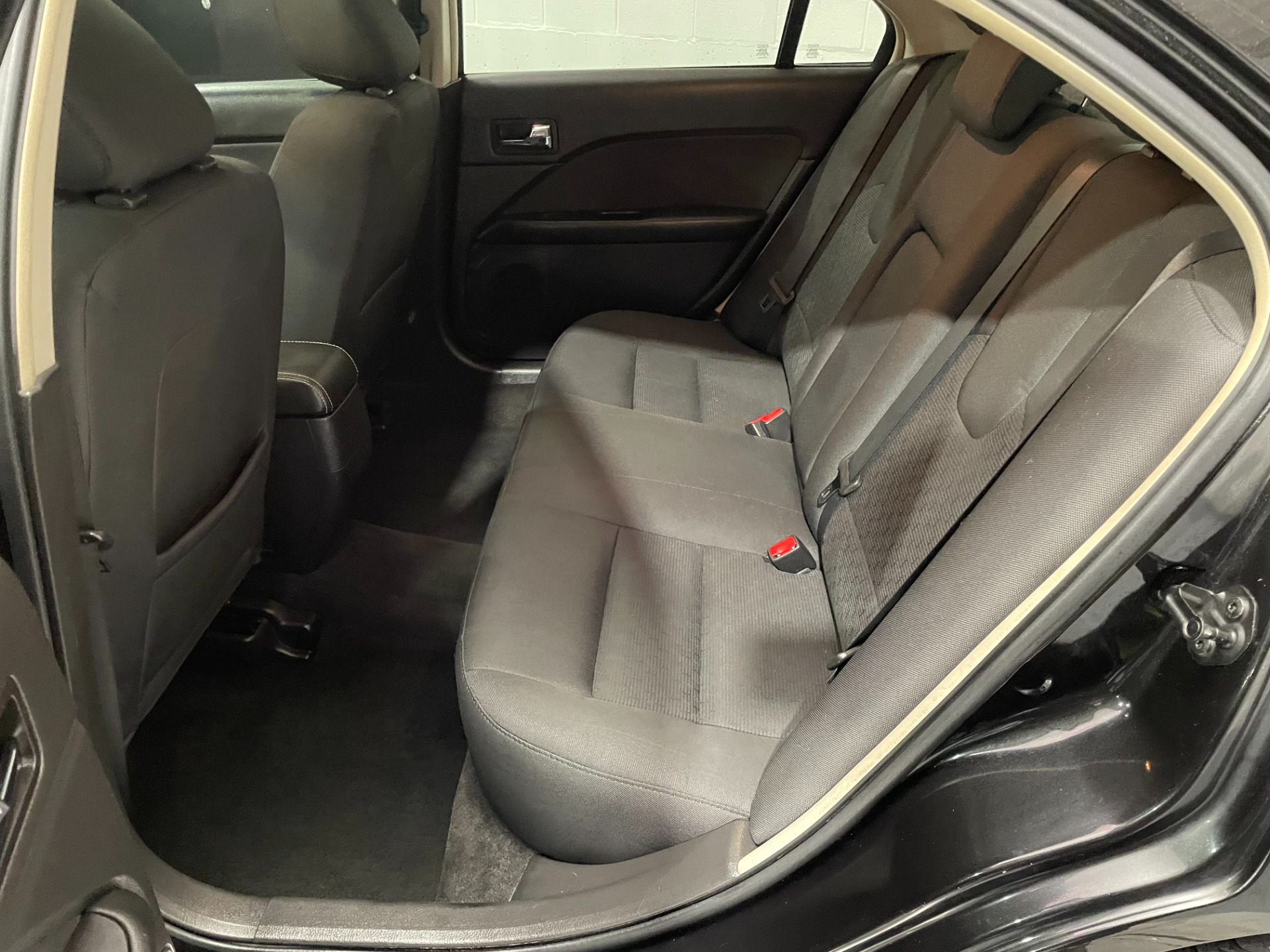 Used-2011-Ford-Fusion-SE-FWD