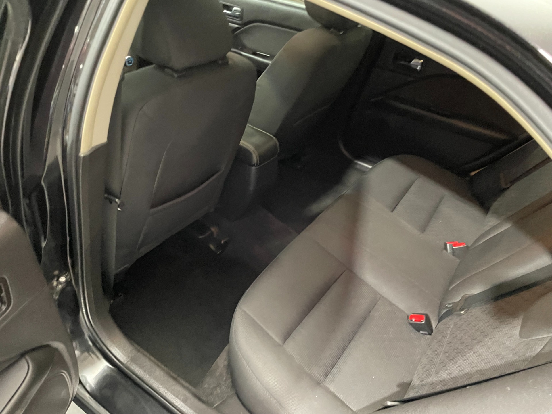 Used-2011-Ford-Fusion-SE-FWD