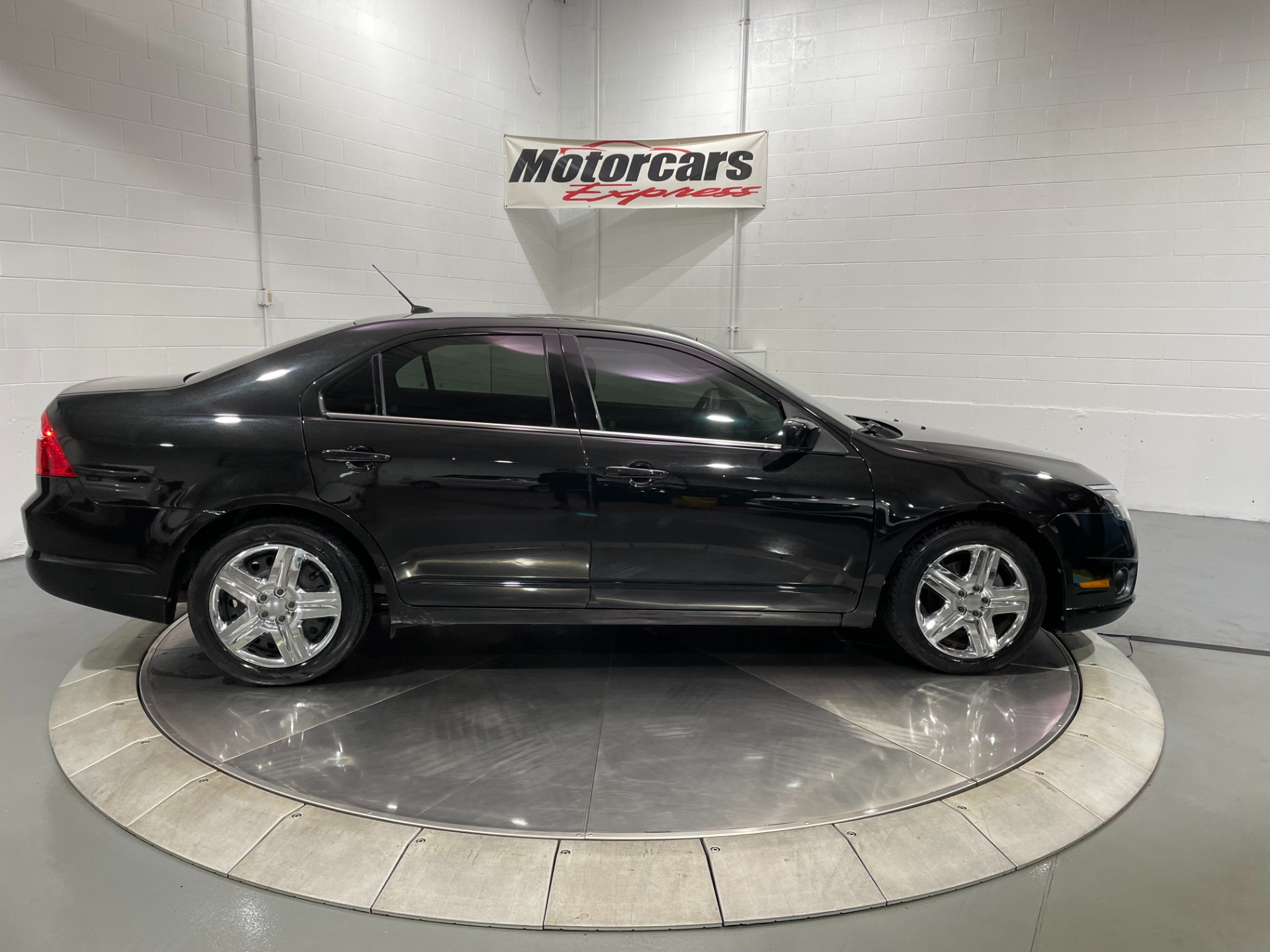 Used-2011-Ford-Fusion-SE-FWD