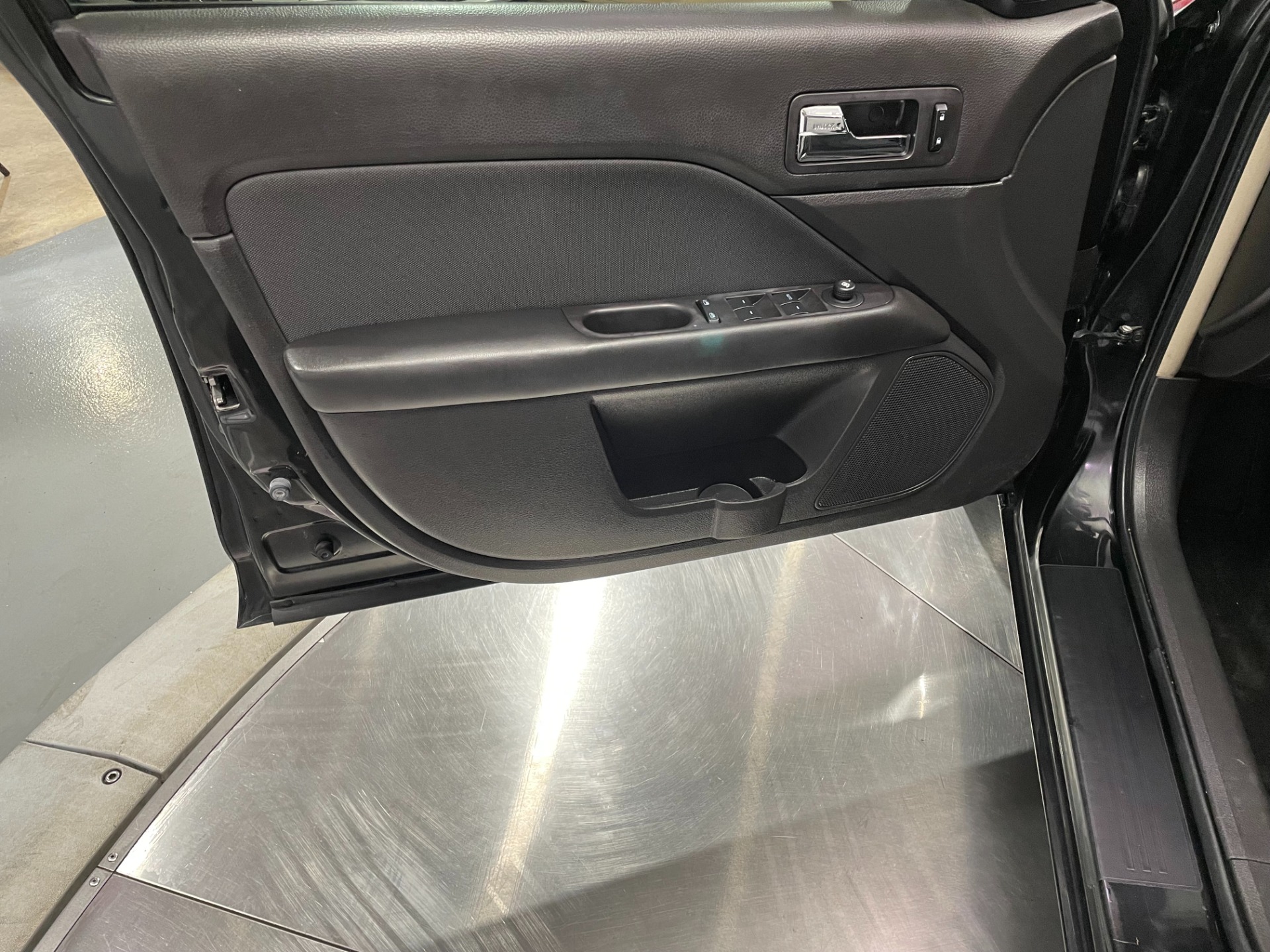 Used-2011-Ford-Fusion-SE-FWD