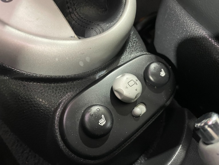 Used-2006-MINI-Cooper-FWD