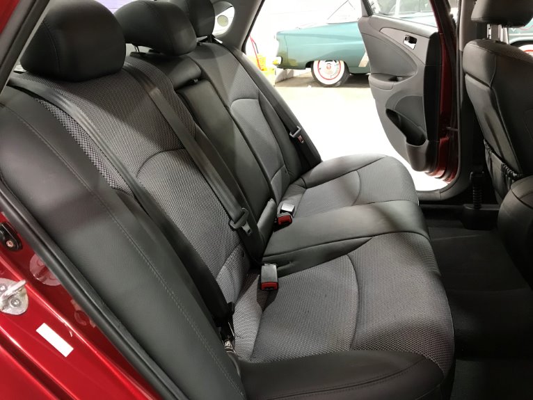 Used-2011-Hyundai-Sonata-SE