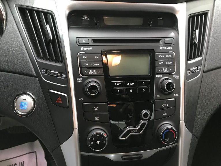 Used-2011-Hyundai-Sonata-SE