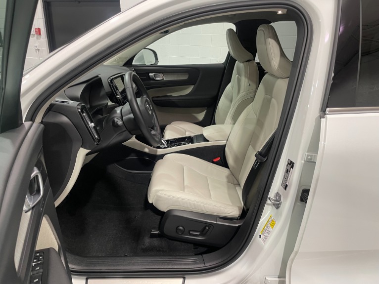 Used-2021-Volvo-XC40-T5-Inscription-AWD