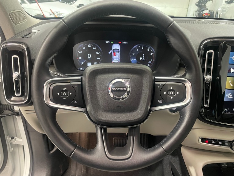 Used-2021-Volvo-XC40-T5-Inscription-AWD