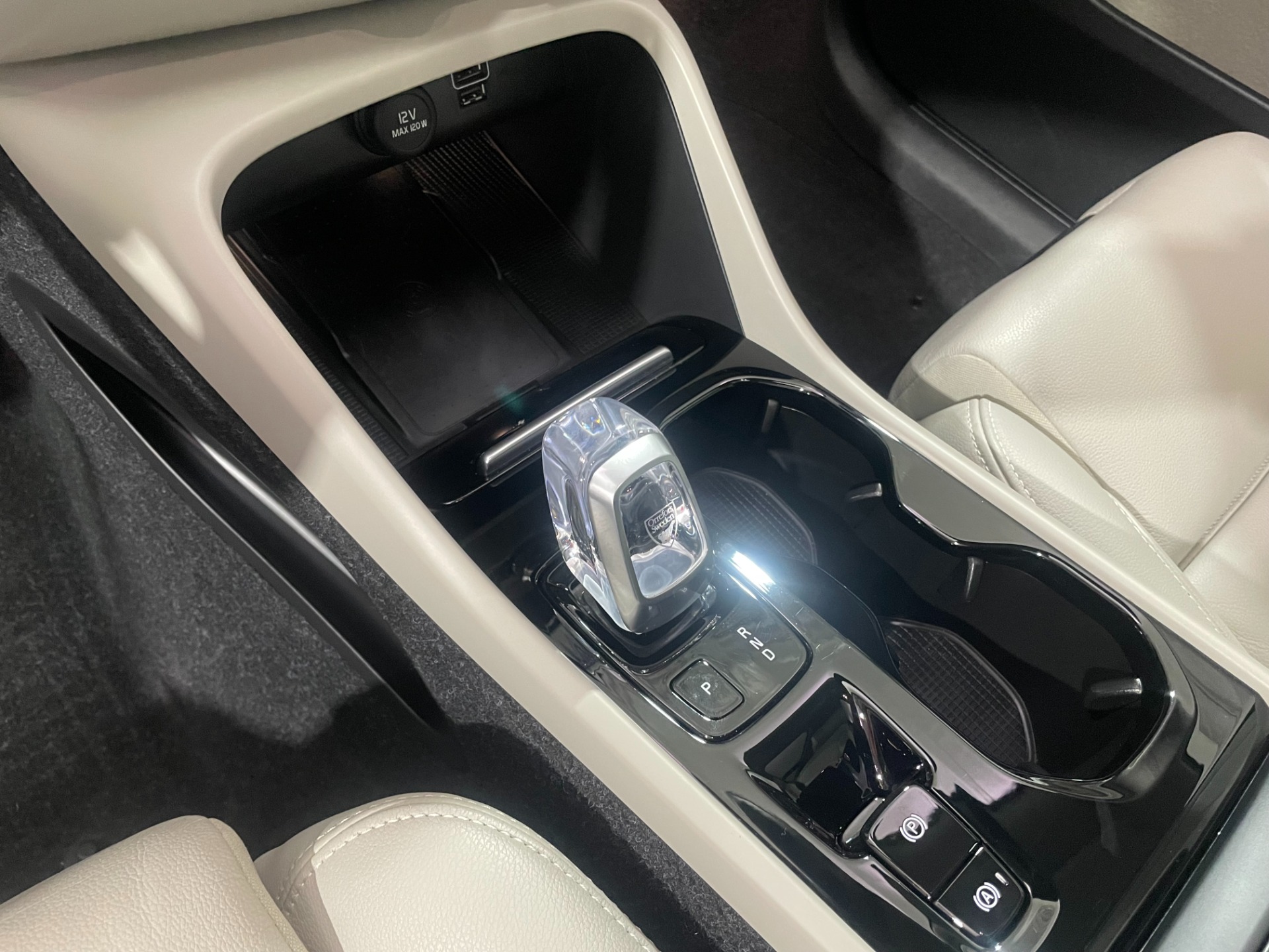 Used-2021-Volvo-XC40-T5-Inscription-AWD