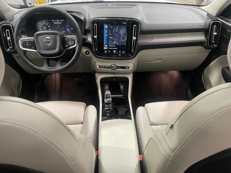 Used-2021-Volvo-XC40-T5-Inscription-AWD