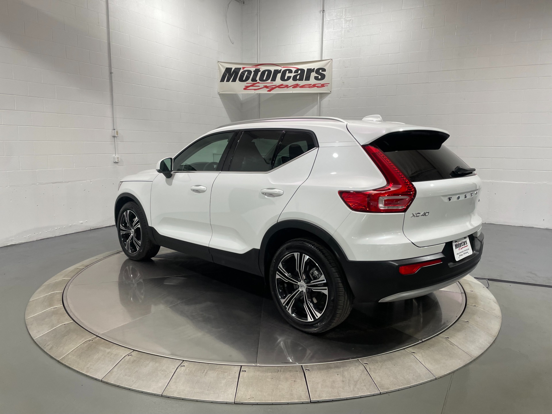 Used-2021-Volvo-XC40-T5-Inscription-AWD