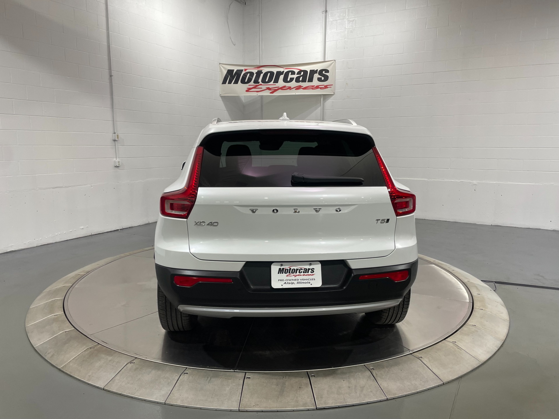 Used-2021-Volvo-XC40-T5-Inscription-AWD