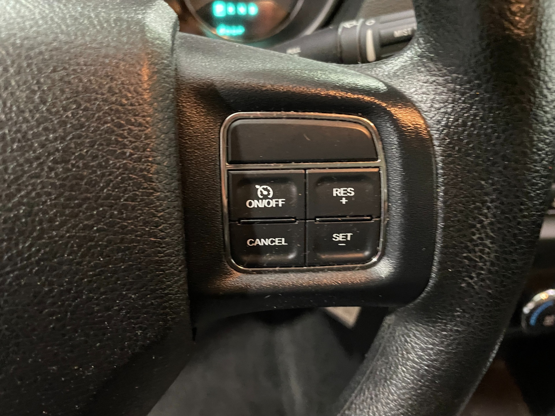 Used-2014-Dodge-Avenger-SE-FWD
