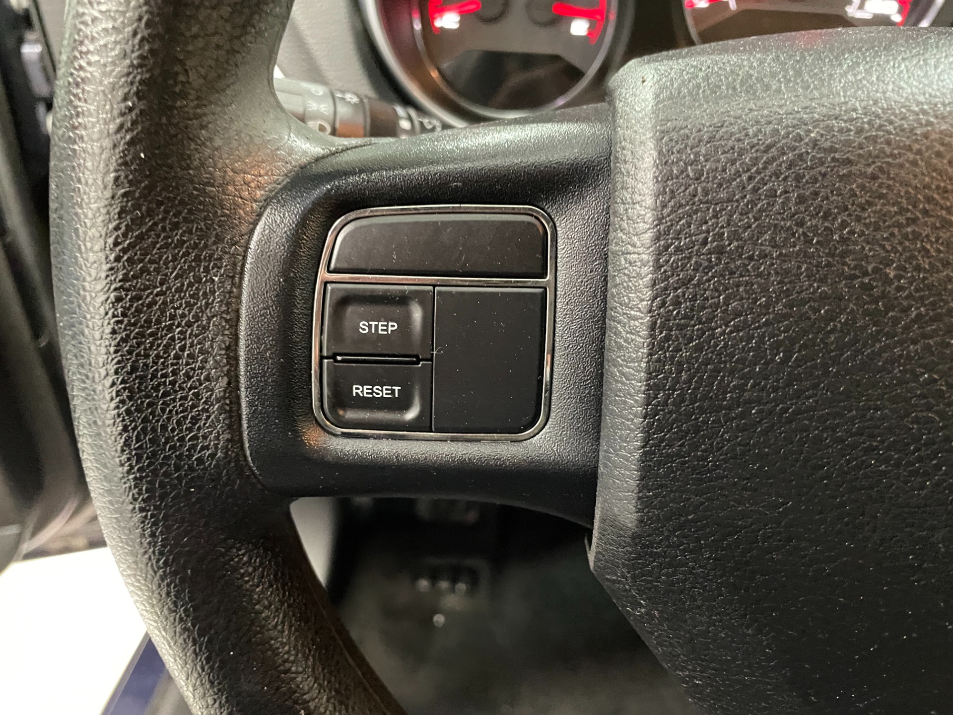 Used-2014-Dodge-Avenger-SE-FWD