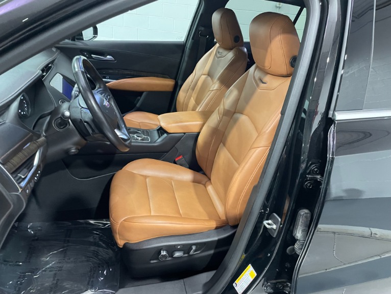 Used-2019-Cadillac-XT4-Premium-Luxury-4X4