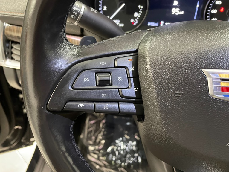 Used-2019-Cadillac-XT4-Premium-Luxury-4X4