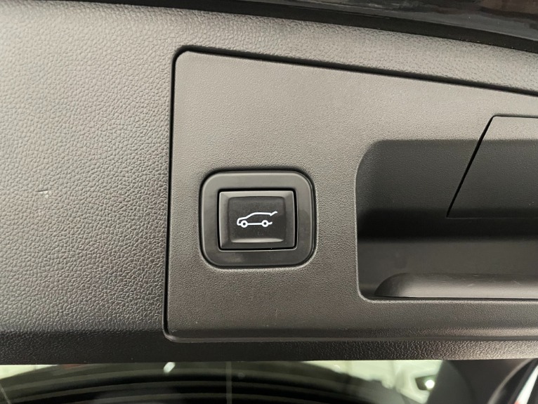 Used-2019-Cadillac-XT4-Premium-Luxury-4X4