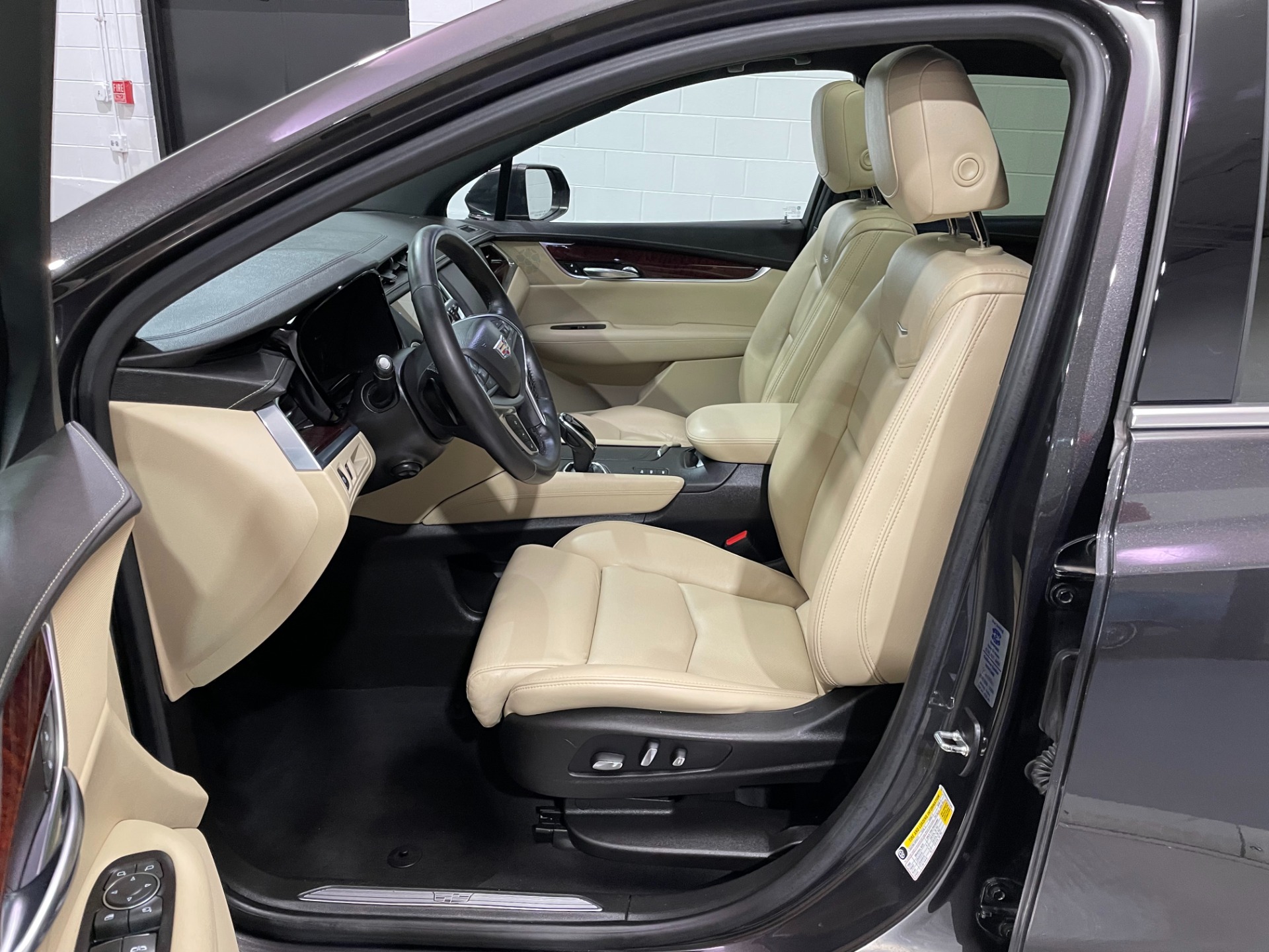 Used-2017-Cadillac-XT5-Luxury-4X4