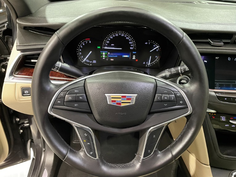 Used-2017-Cadillac-XT5-Luxury-4X4