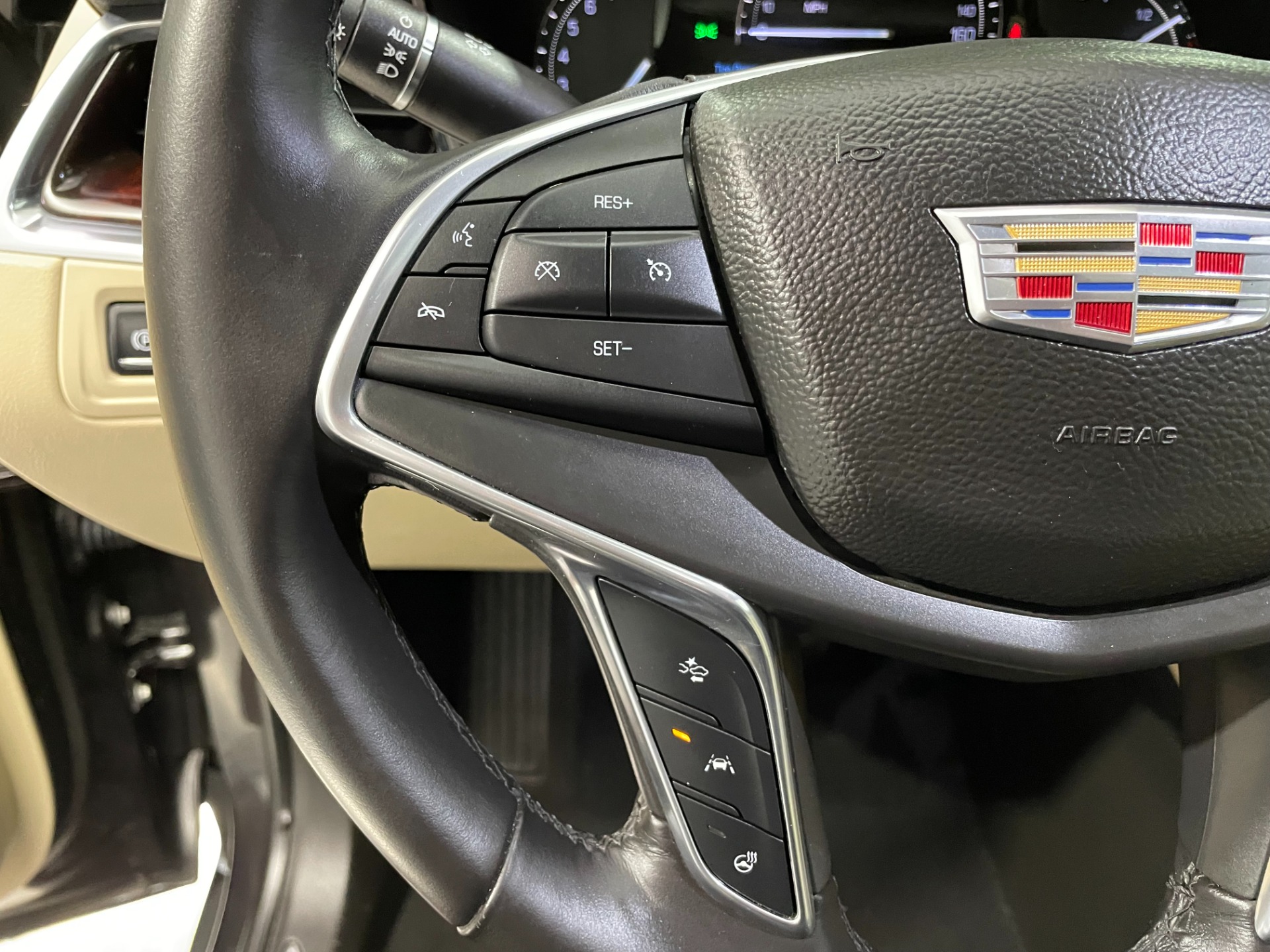 Used-2017-Cadillac-XT5-Luxury-4X4