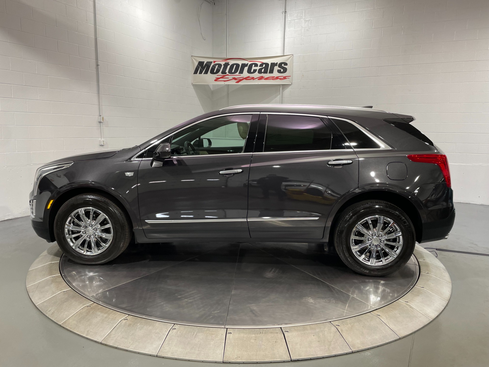 Used-2017-Cadillac-XT5-Luxury-4X4