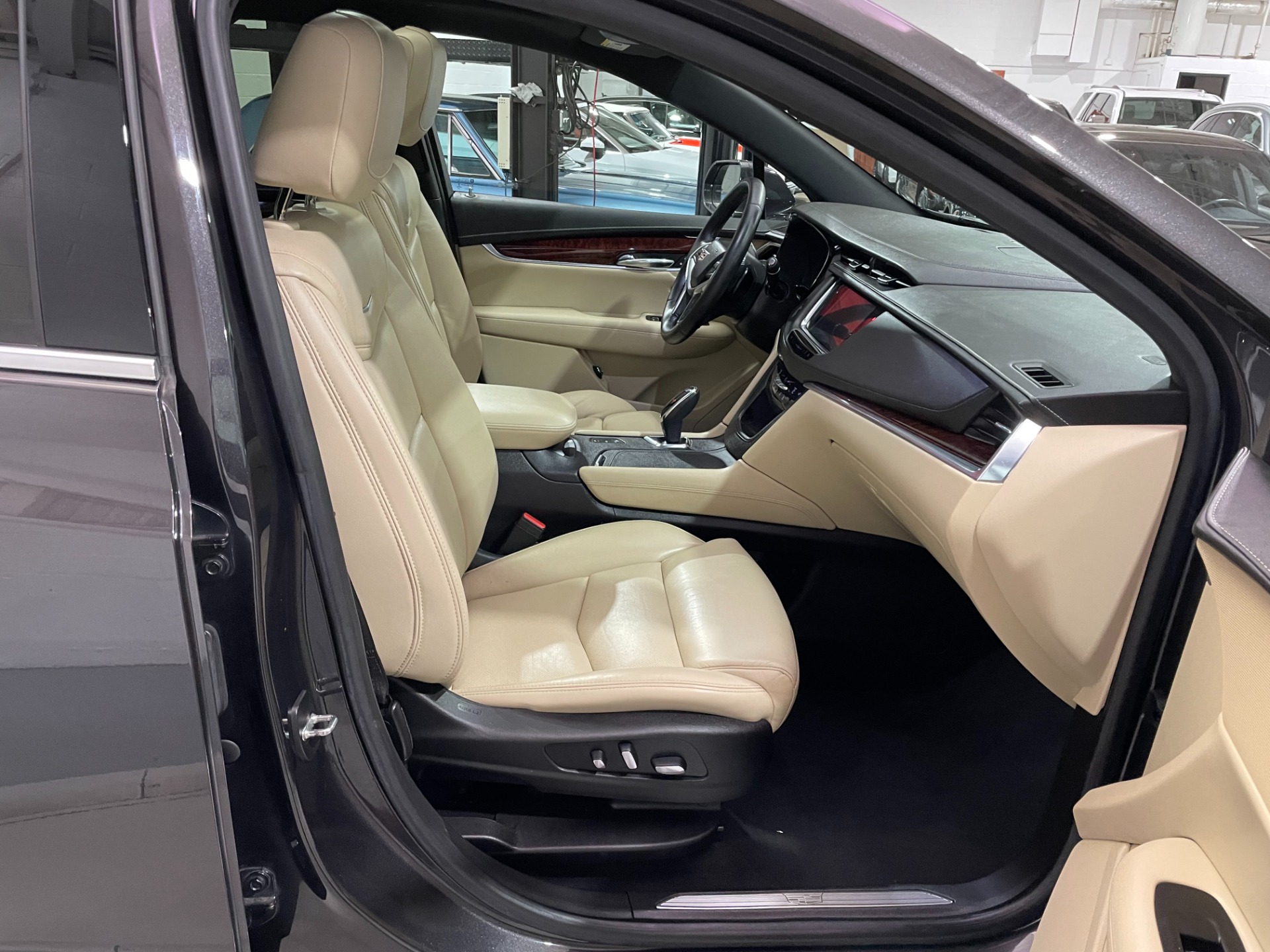 Used-2017-Cadillac-XT5-Luxury-4X4