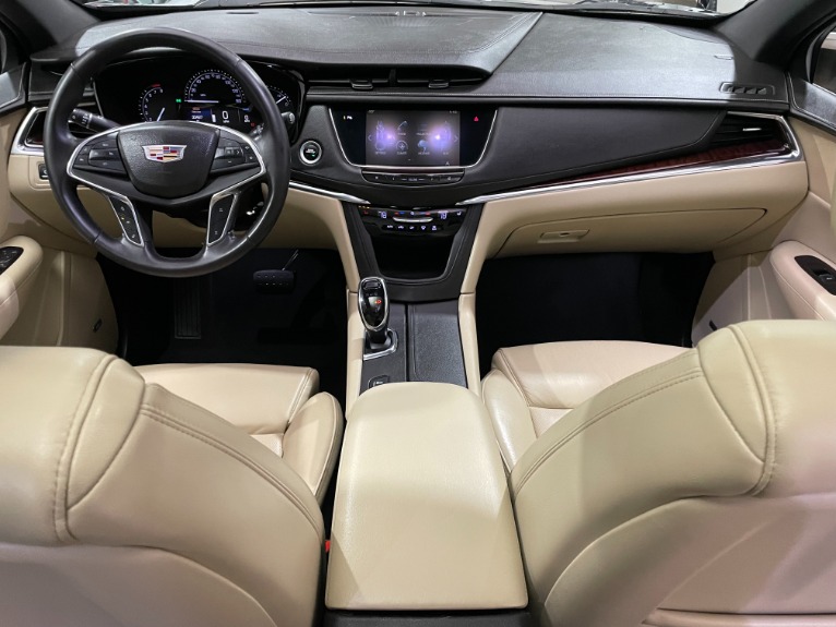 Used-2017-Cadillac-XT5-Luxury-4X4