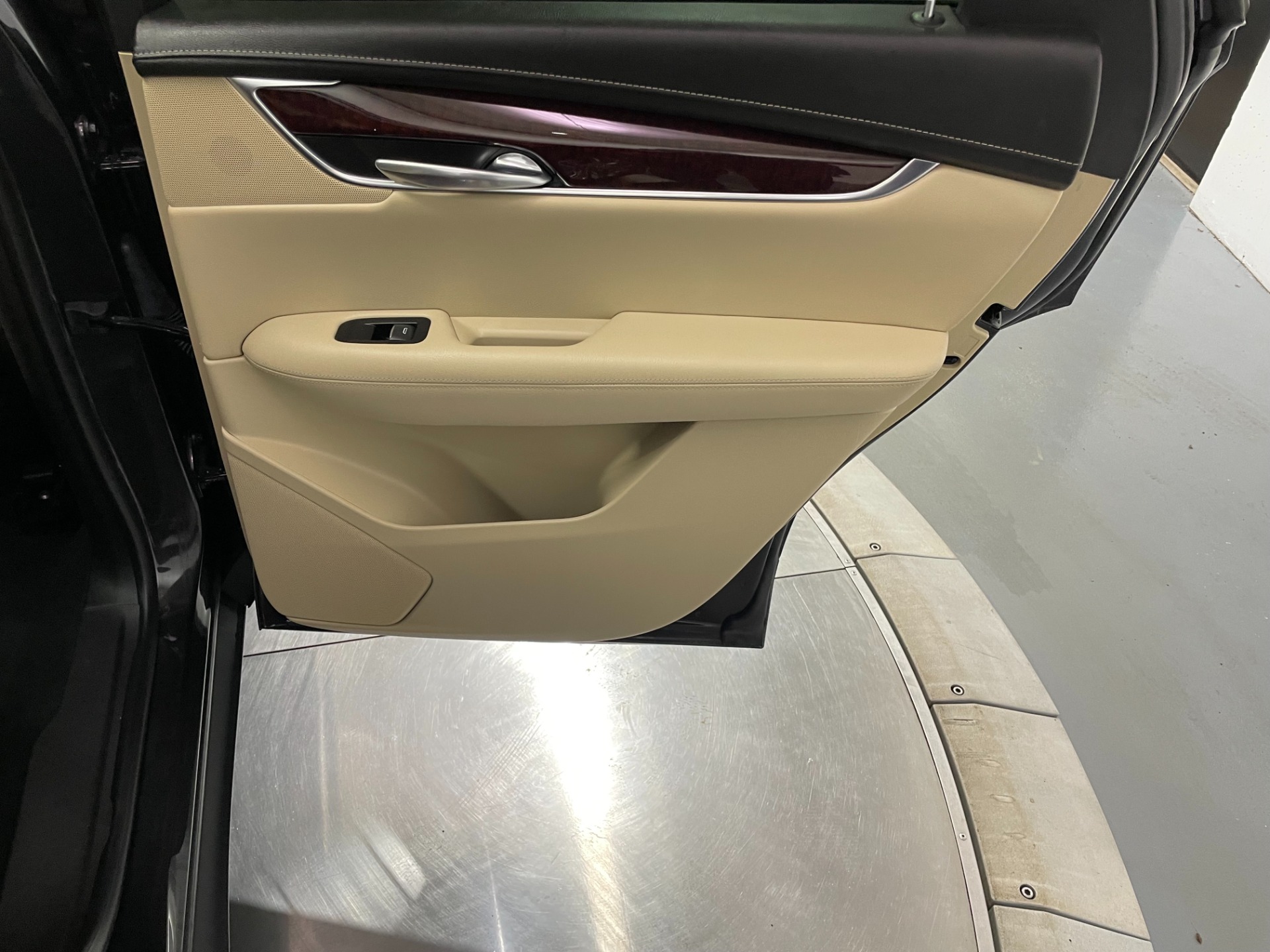 Used-2017-Cadillac-XT5-Luxury-4X4