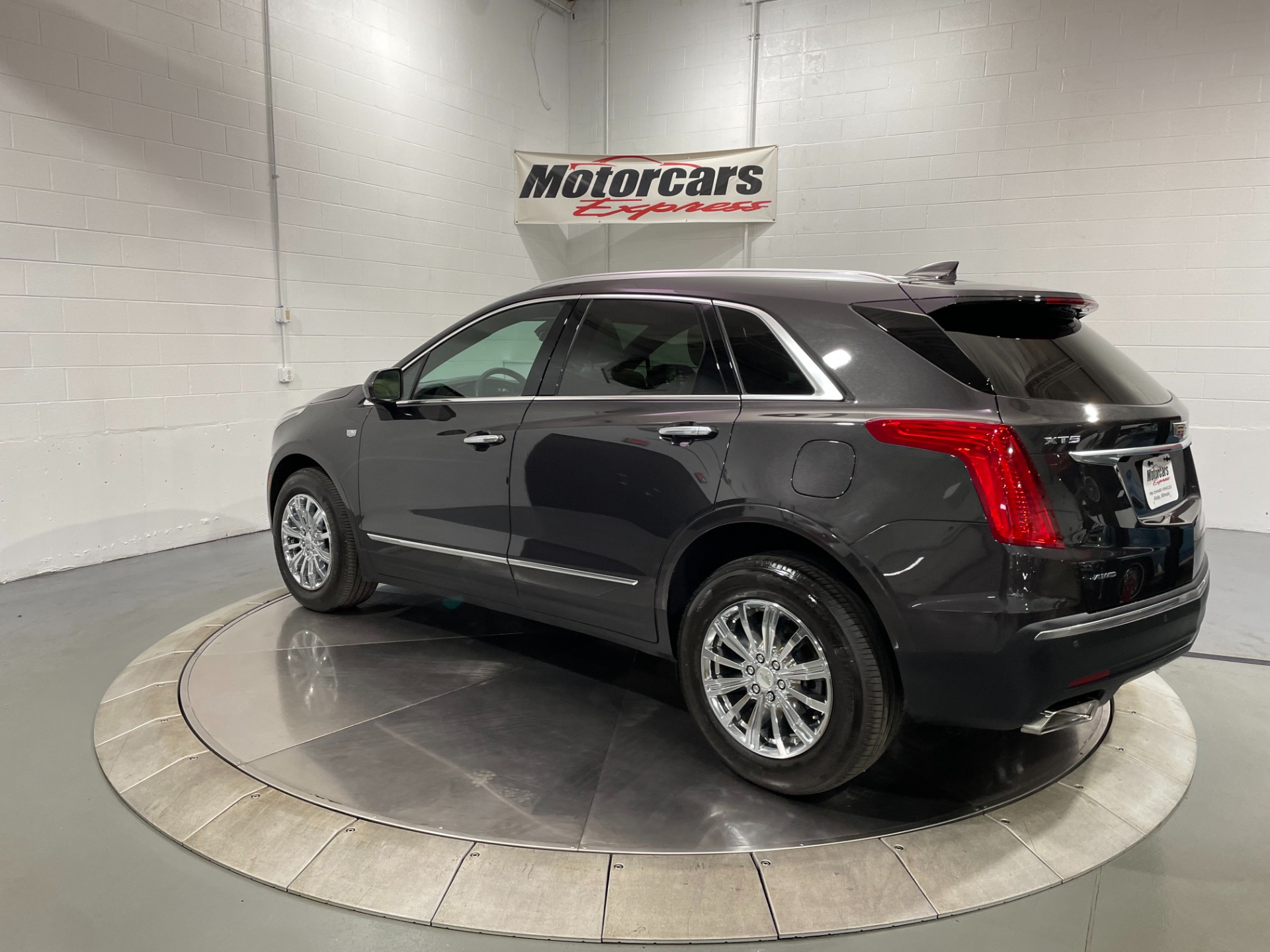 Used-2017-Cadillac-XT5-Luxury-4X4