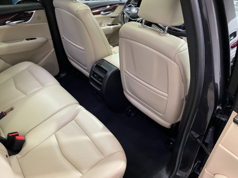 Used-2017-Cadillac-XT5-Luxury-4X4