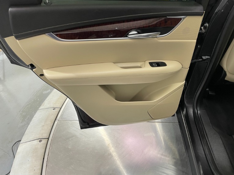 Used-2017-Cadillac-XT5-Luxury-4X4
