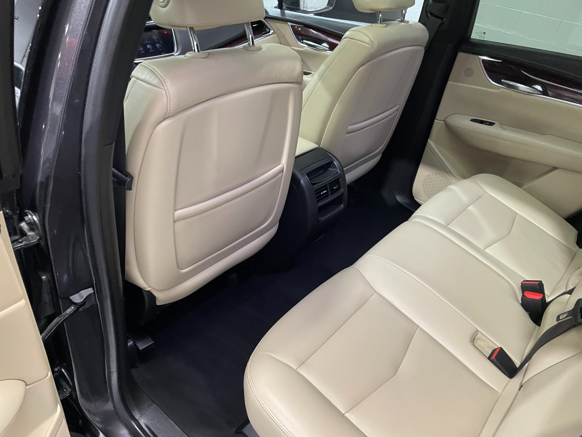 Used-2017-Cadillac-XT5-Luxury-4X4