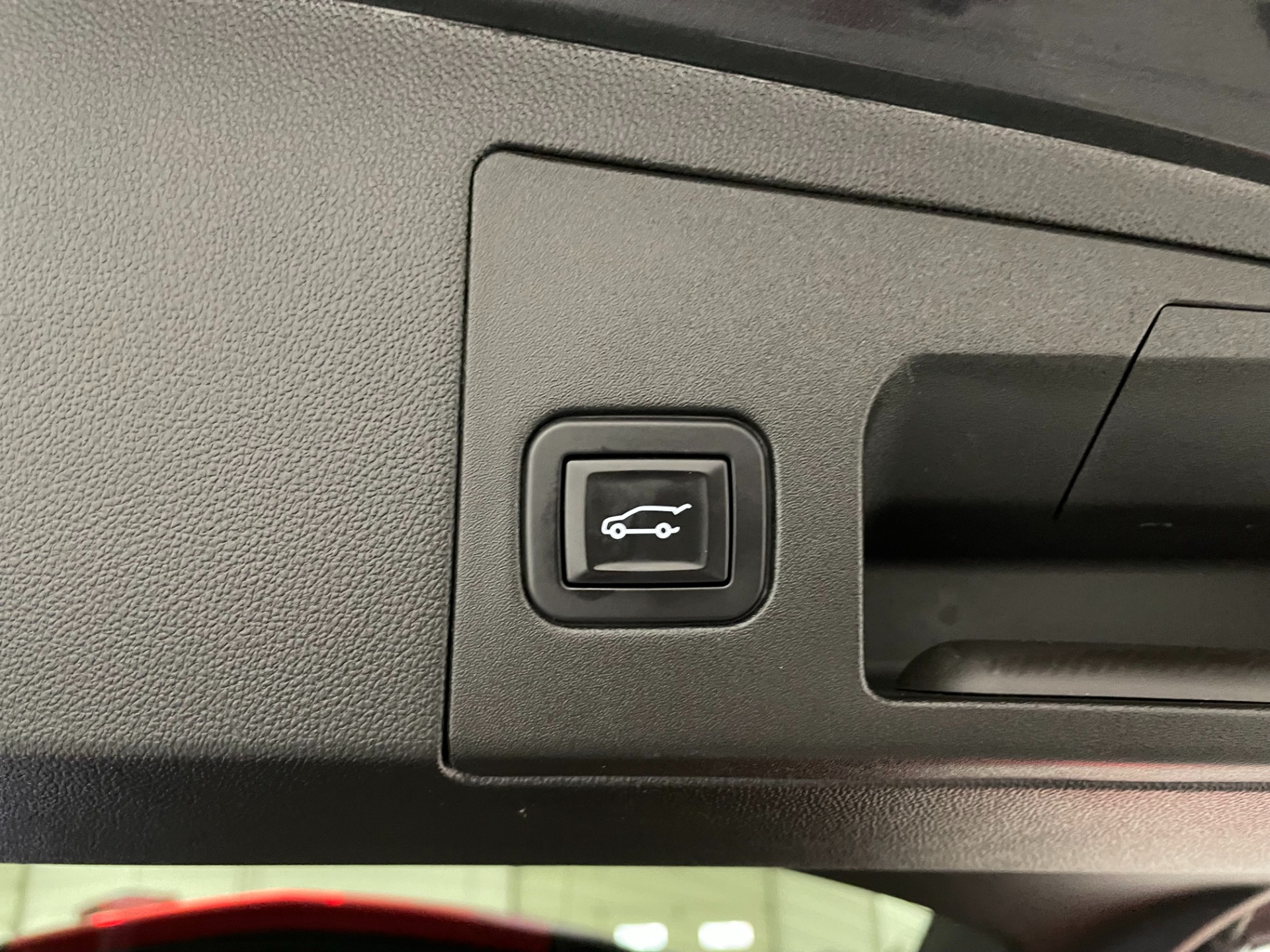 Used-2017-Cadillac-XT5-Luxury-4X4