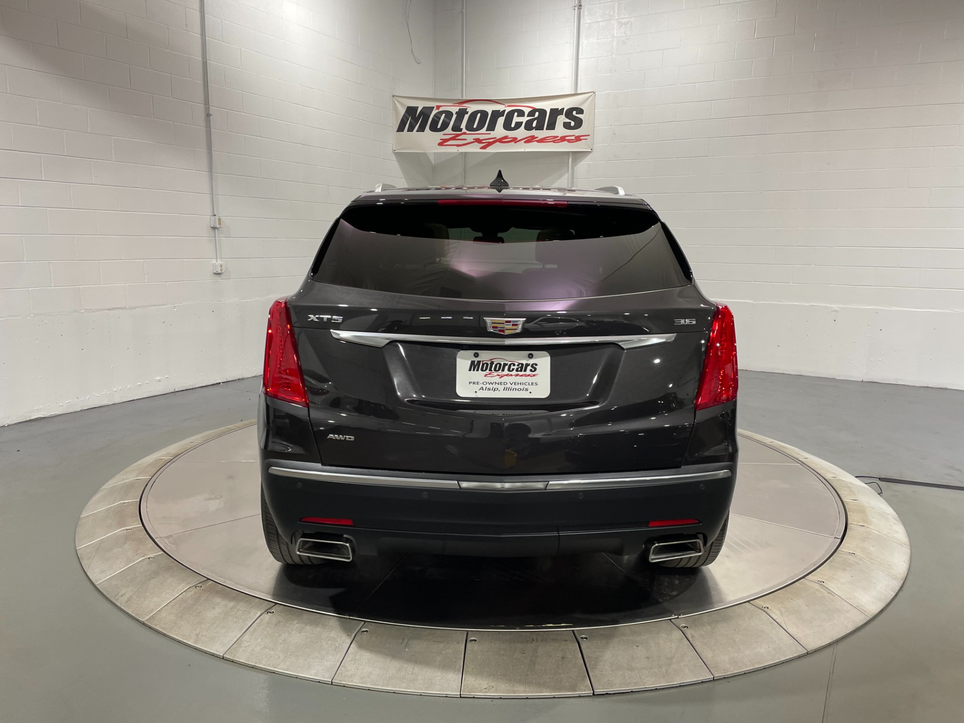 Used-2017-Cadillac-XT5-Luxury-4X4