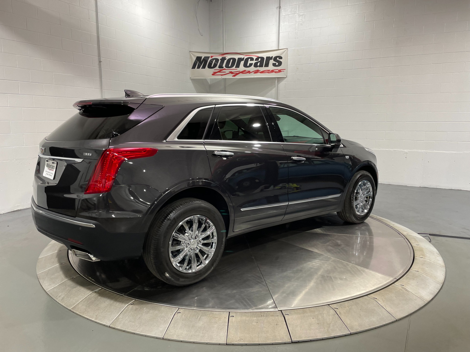Used-2017-Cadillac-XT5-Luxury-4X4