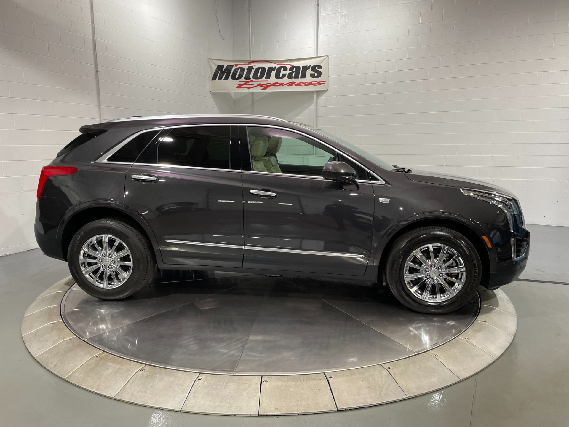 Used-2017-Cadillac-XT5-Luxury-4X4