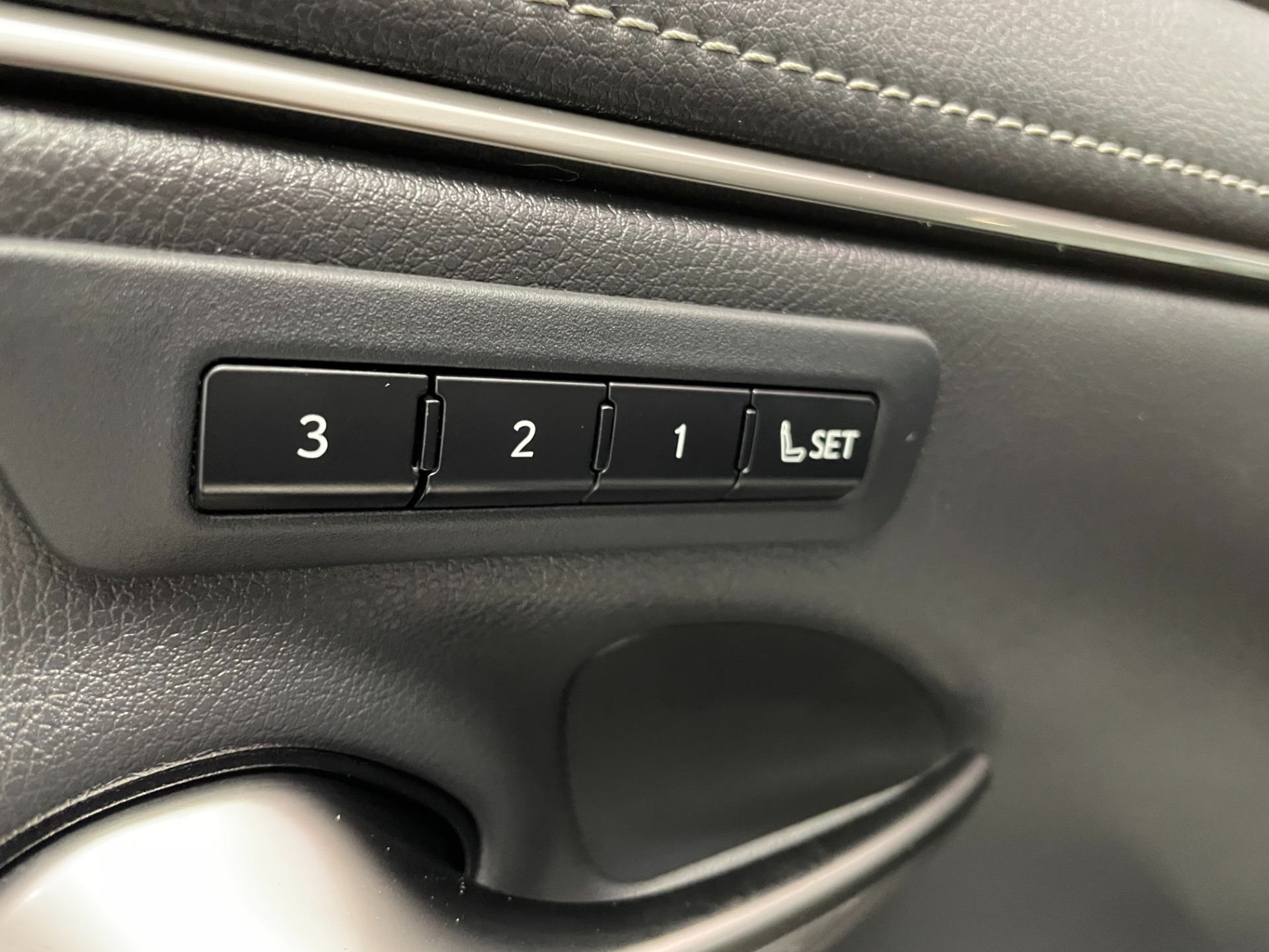 Used-2019-Lexus-ES-350-Luxury-FWD