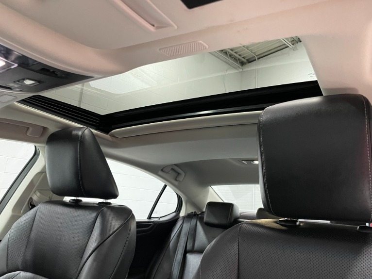 Used-2019-Lexus-ES-350-Luxury-FWD