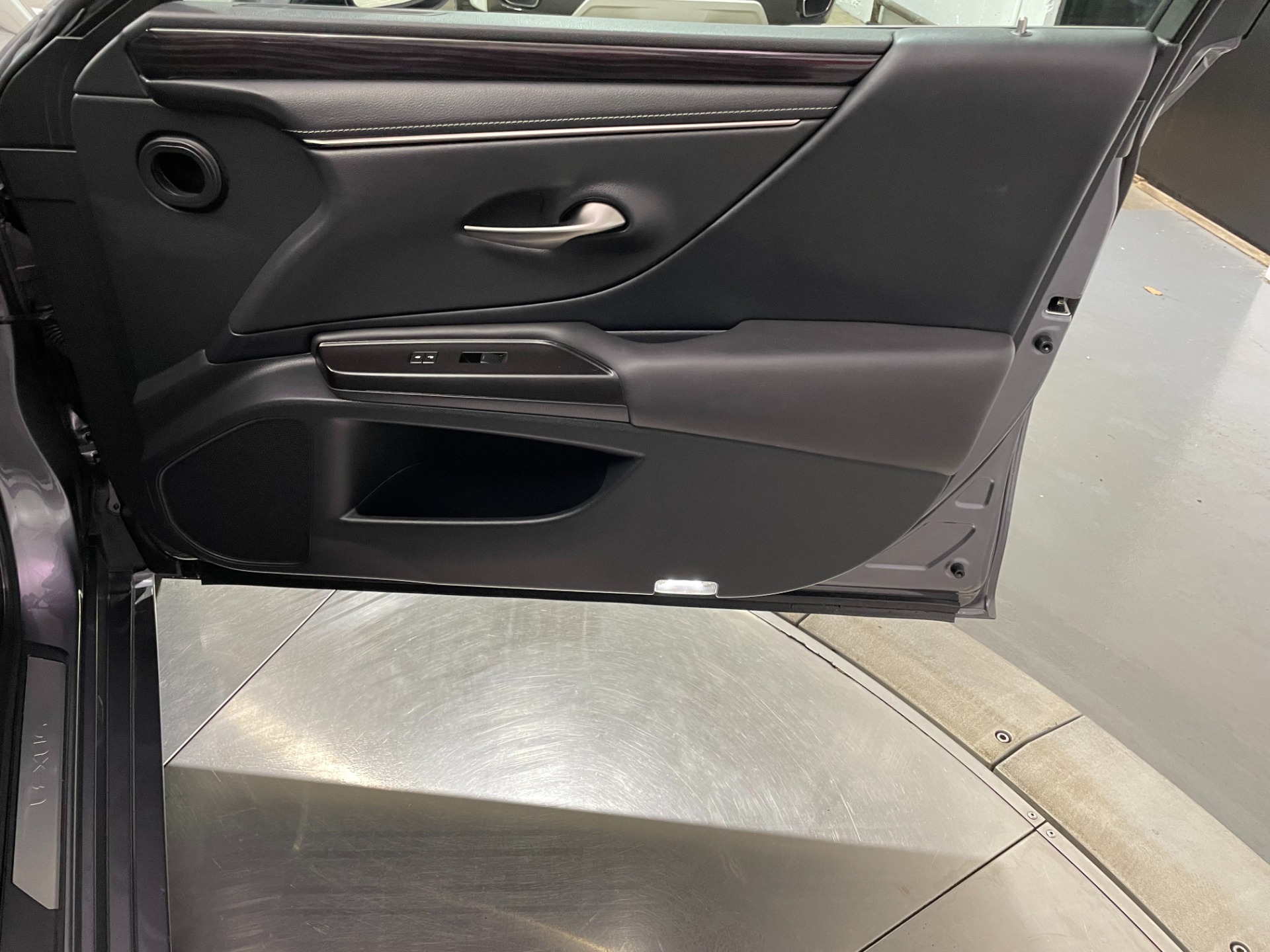 Used-2019-Lexus-ES-350-Luxury-FWD