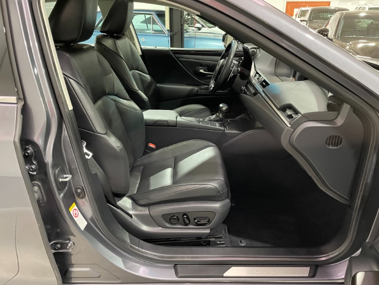 Used-2019-Lexus-ES-350-Luxury-FWD
