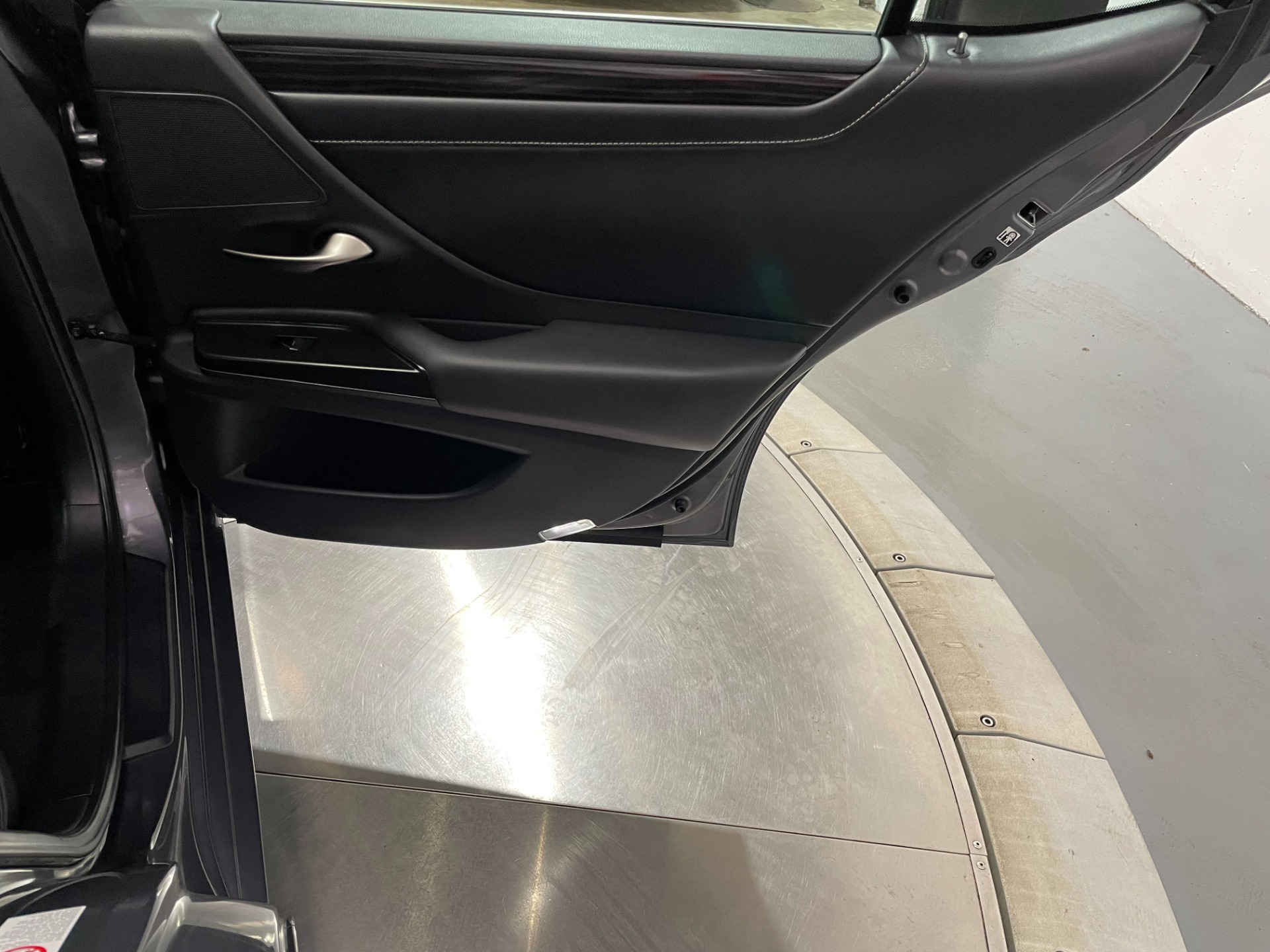 Used-2019-Lexus-ES-350-Luxury-FWD