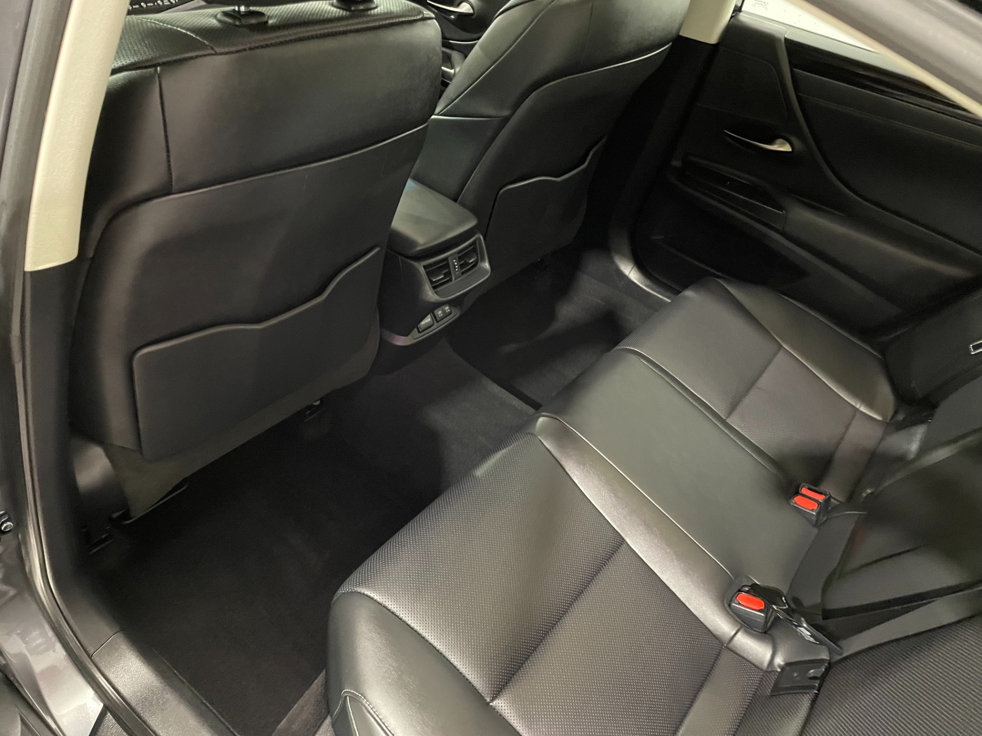 Used-2019-Lexus-ES-350-Luxury-FWD