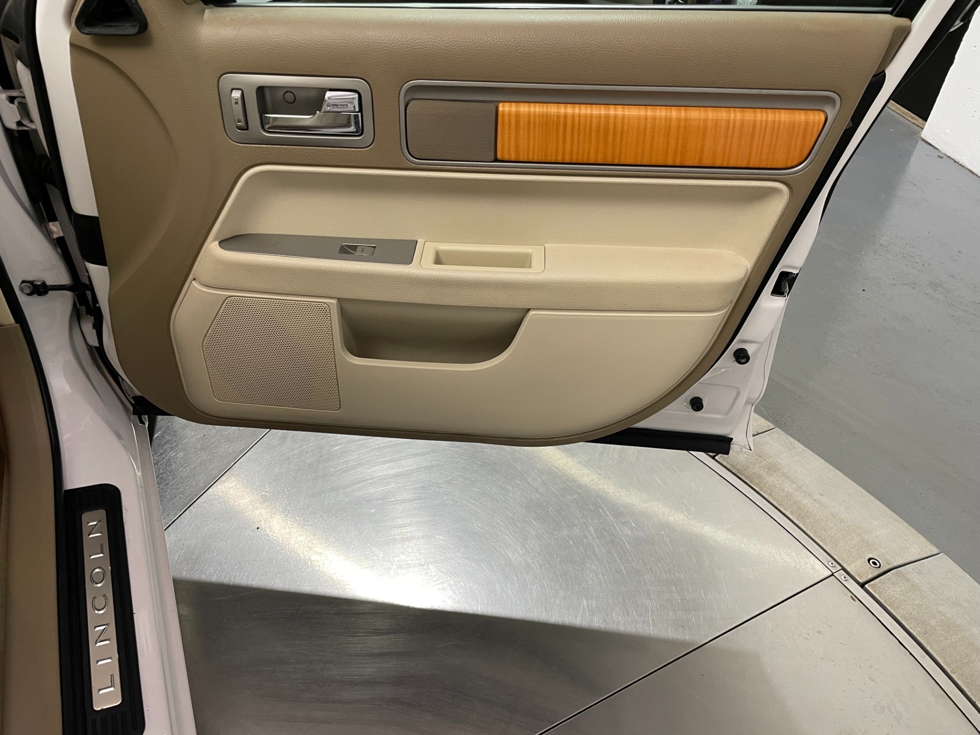 Used-2009-Lincoln-MKZ-FWD