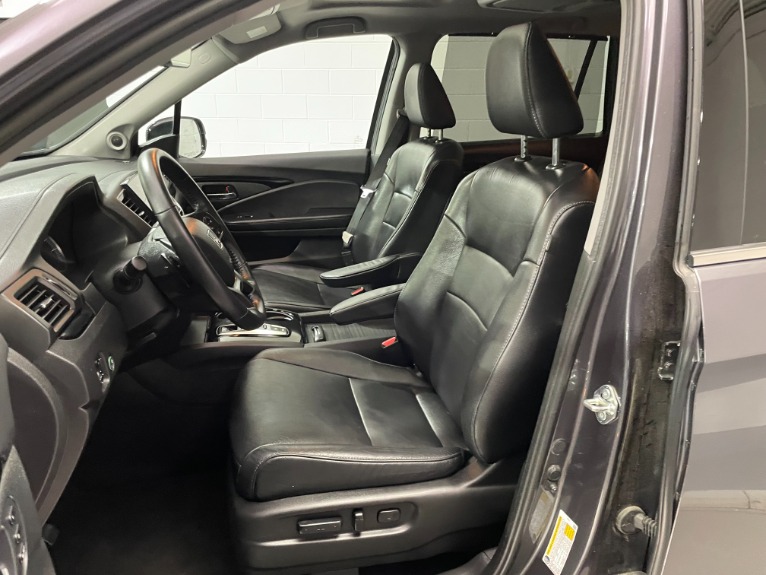 Used-2019-Honda-Pilot-Touring-8P-AWD