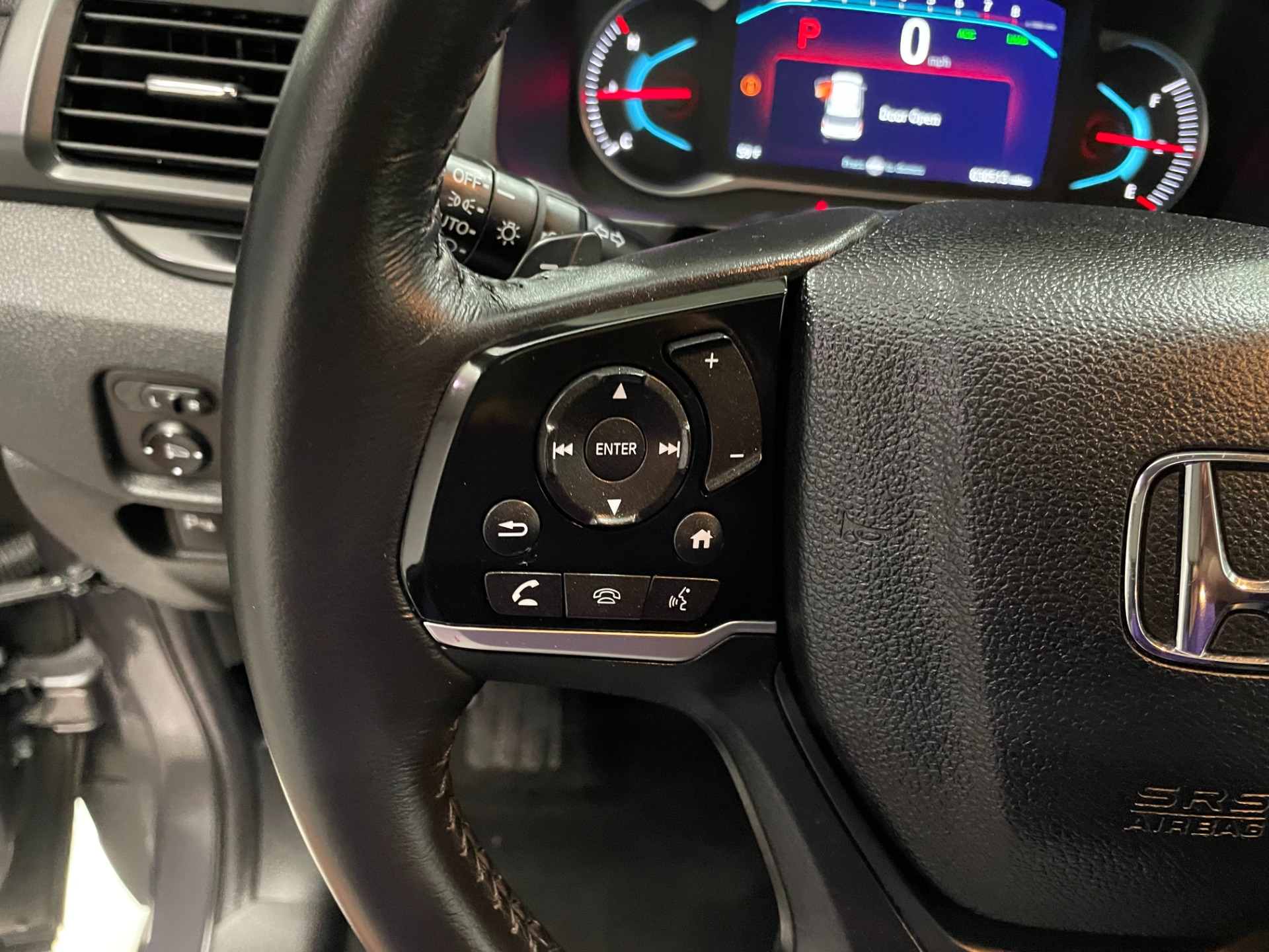 Used-2019-Honda-Pilot-Touring-8P-AWD