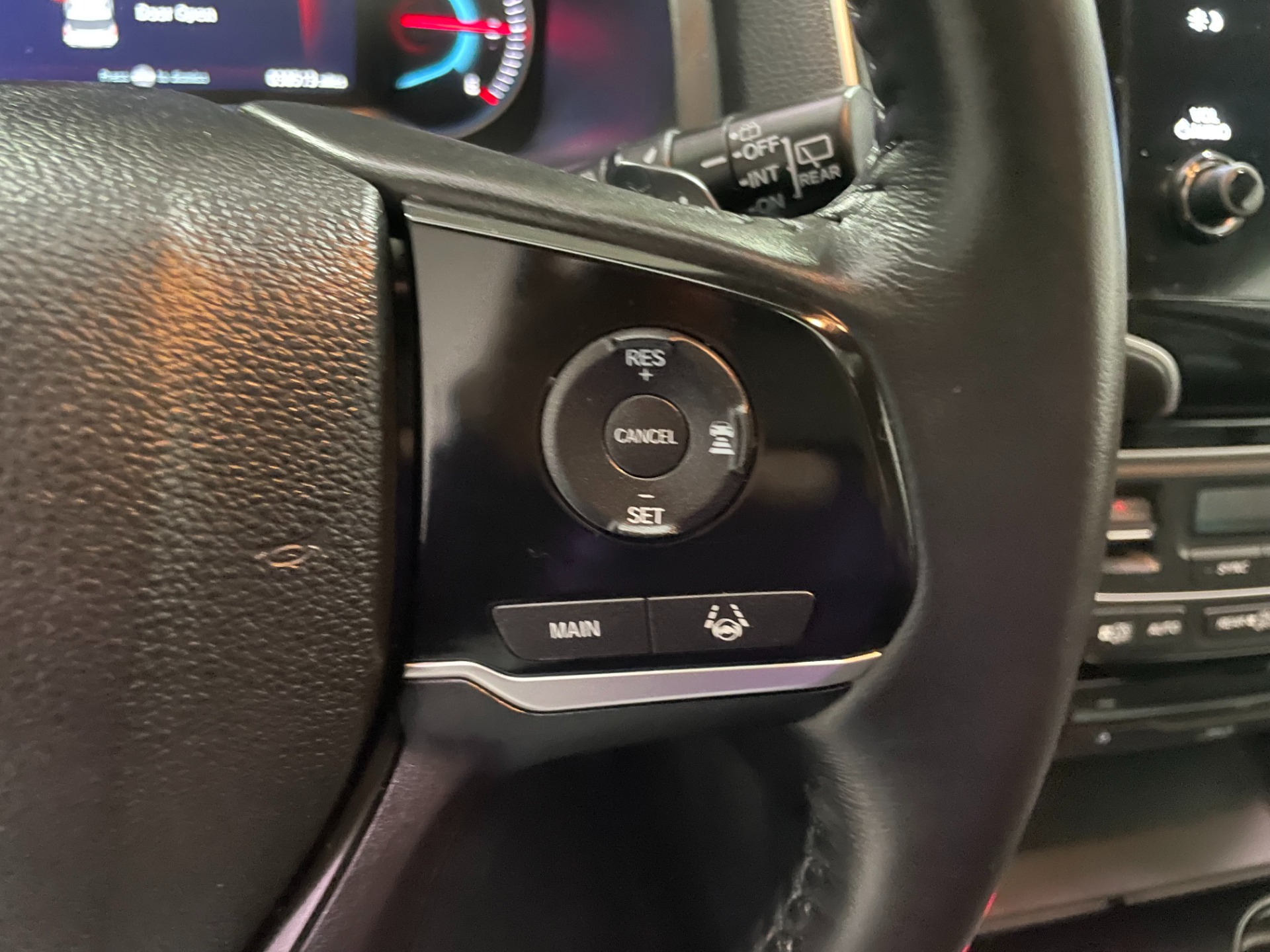 Used-2019-Honda-Pilot-Touring-8P-AWD