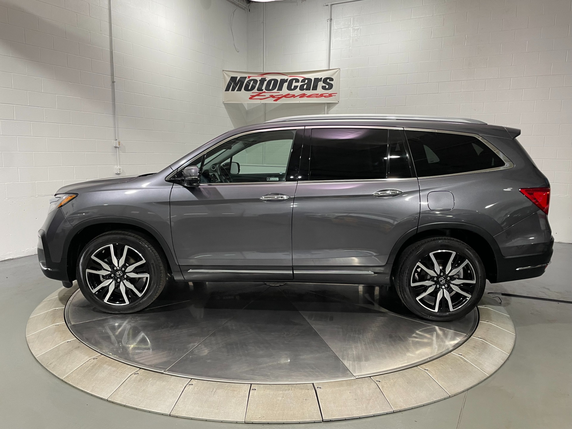 Used-2019-Honda-Pilot-Touring-8P-AWD